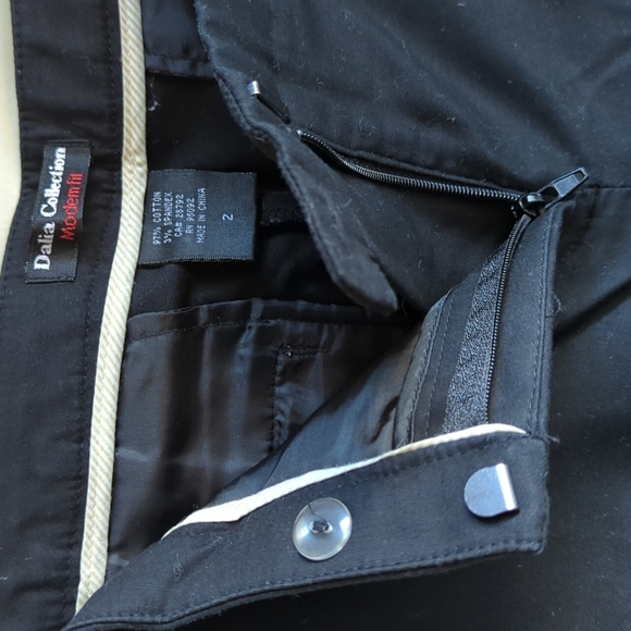 Dalia Collection black modern fit capris size 2 - Picture 4 of 5